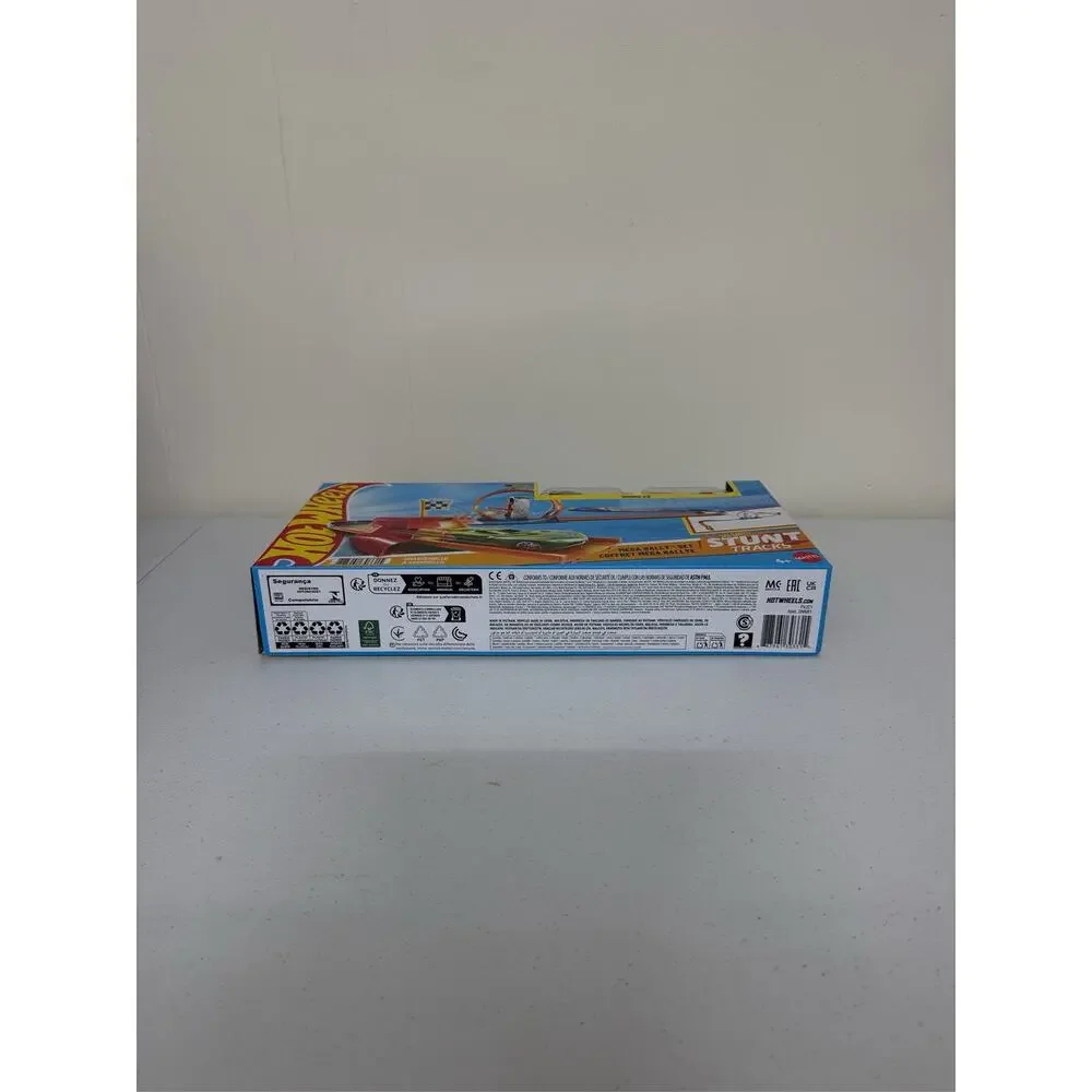 Mattel Wheels Action Mega Rally Set Stunt Track with 2 Diecast Cars